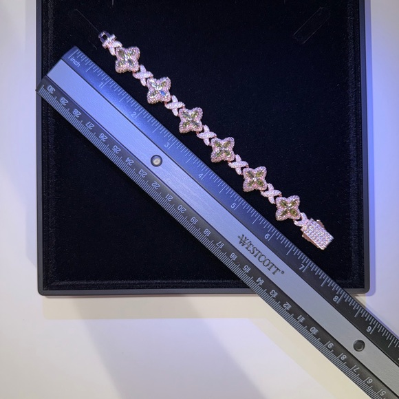 Iced R-Gold Deep Green Clover Flower - Picture 2 of 8